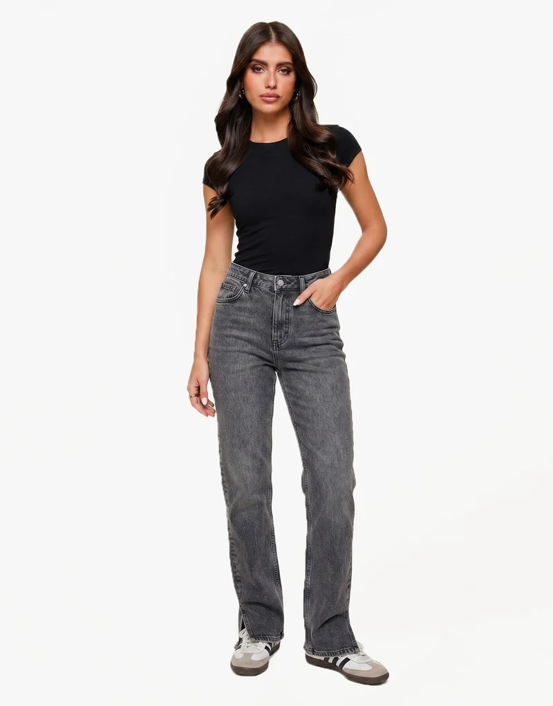 Grijze Rechte Spijkerbroek + Zwarte Basic SS Top - Set