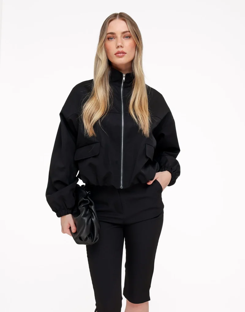 Zwarte Puffy Elastische Onderkant - Jas