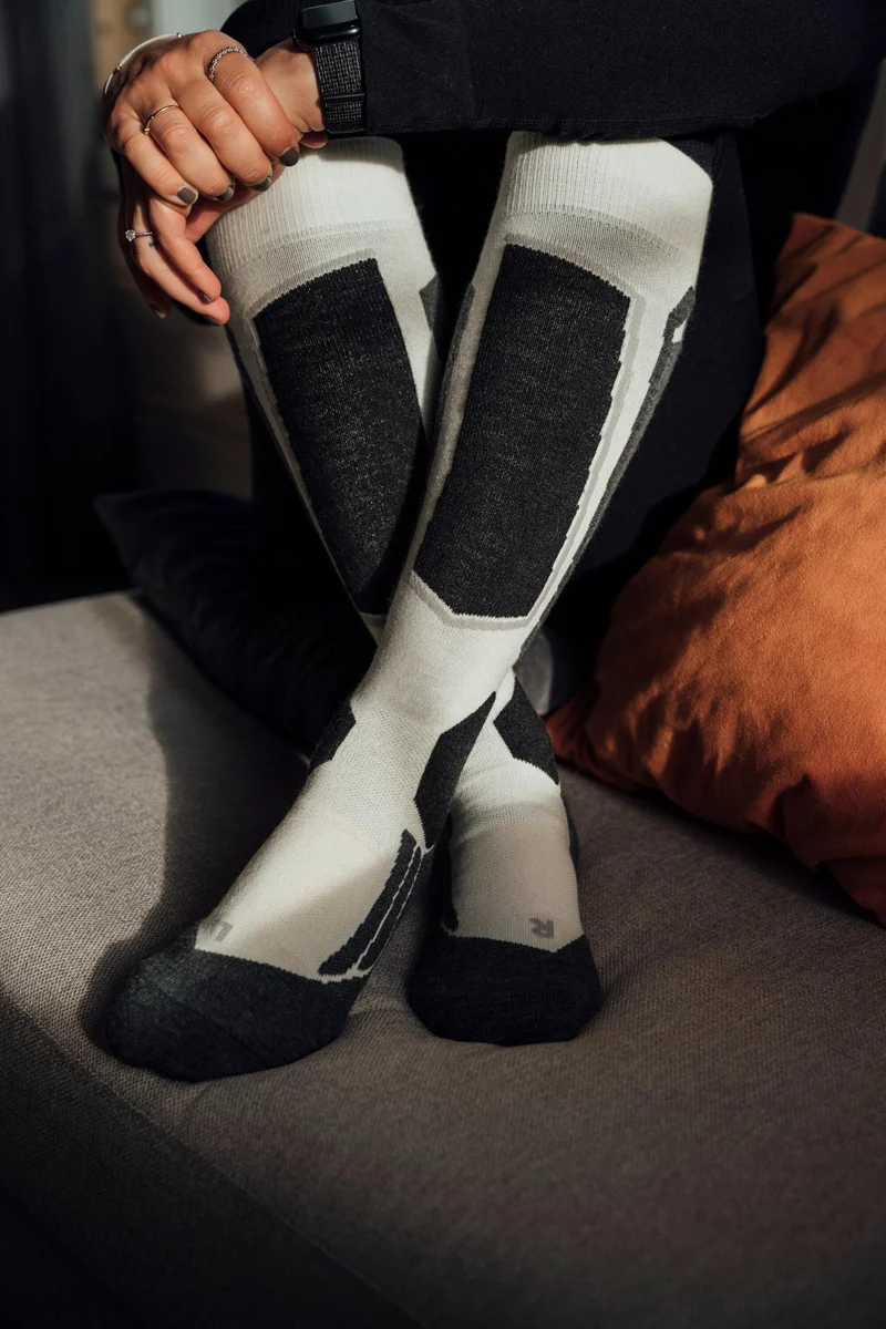 FALKE SK2 Intermediate Women Skiing Knee-high Socks