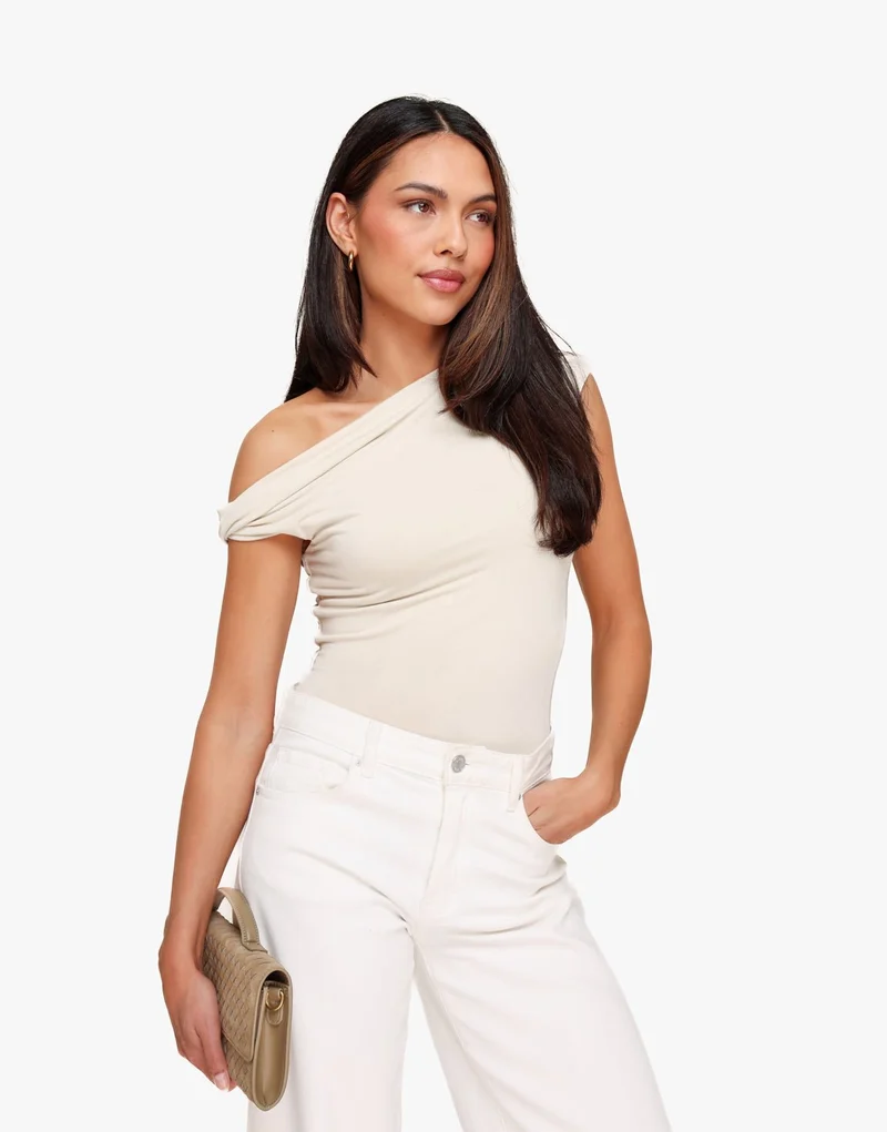 Beige One Shoulder Mouwloze - Top