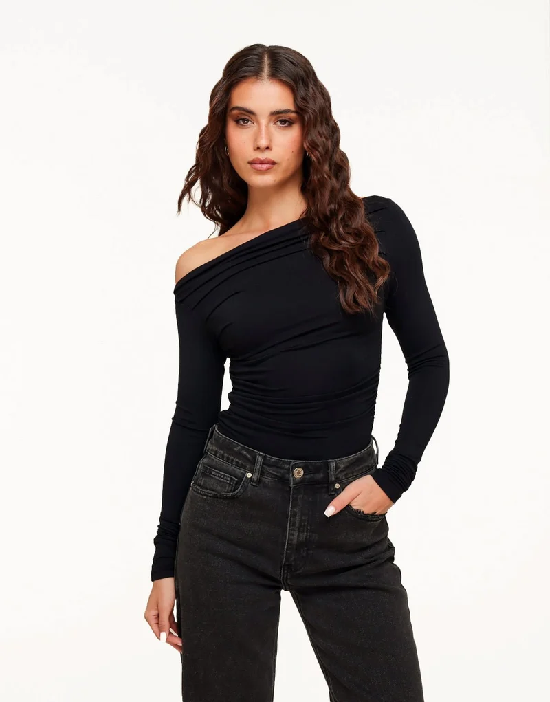 Zwarte Gedrapeerde Off Shoulder - Top